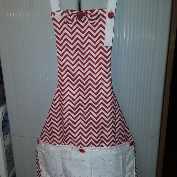 APRON - Picture 3 of 4